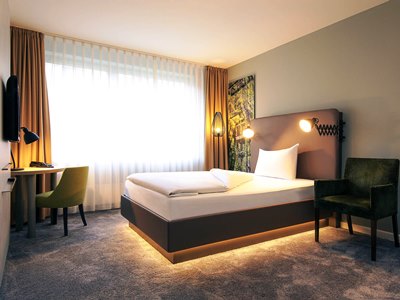 bedroom 1 - hotel mercure plaza essen - essen, germany