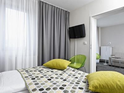 bedroom 3 - hotel tryp by wyndham frankfurt - frankfurt, germany
