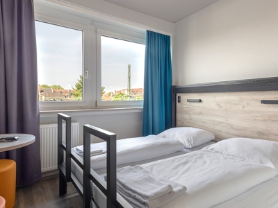 bedroom - hotel a and o frankfurt galluswarte - frankfurt, germany