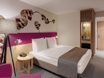 bedroom 1 - hotel holiday inn alte oper - frankfurt, germany