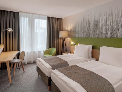 bedroom 2 - hotel holiday inn alte oper - frankfurt, germany