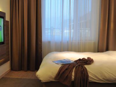bedroom - hotel moxy frankfurt airport - frankfurt, germany