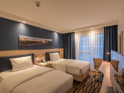 bedroom 1 - hotel hampton by hilton frankfurt airport - frankfurt, germany