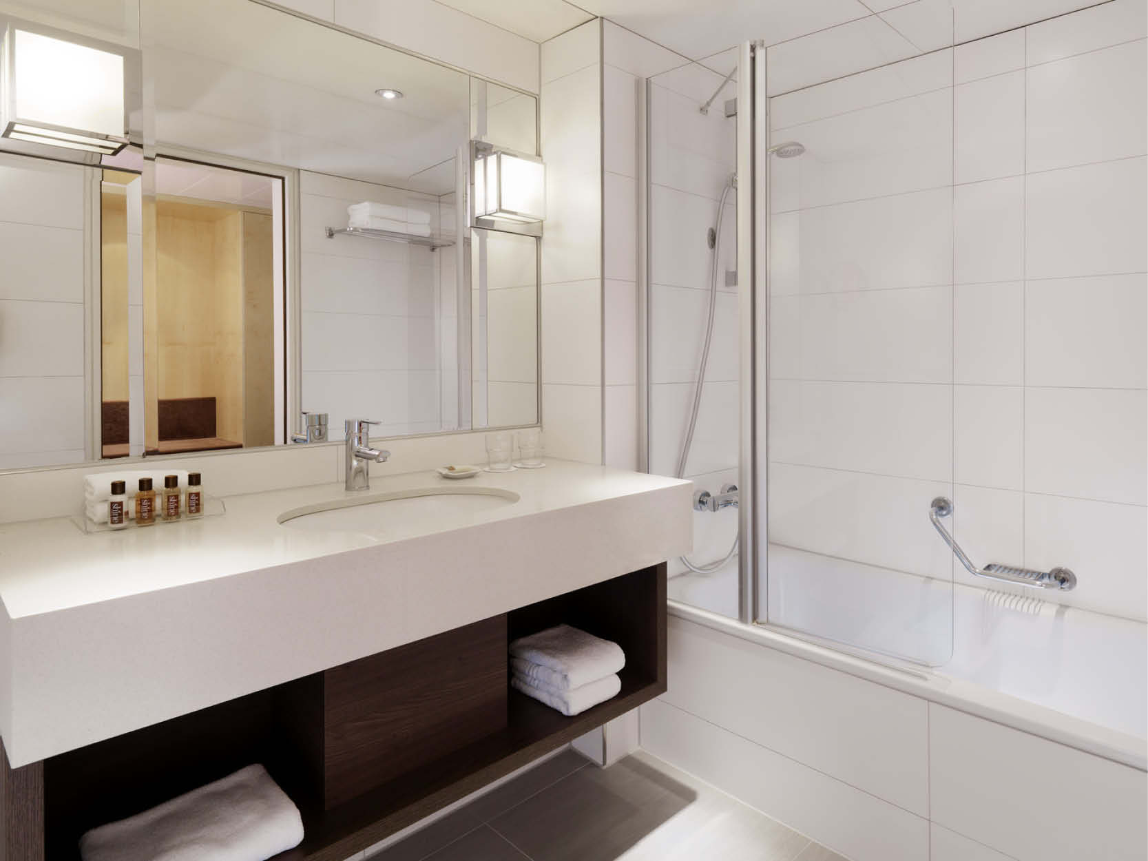 bathroom - hotel sheraton airport and conference ctr - frankfurt, germany