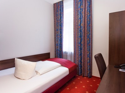 bedroom - hotel centro national - frankfurt, germany