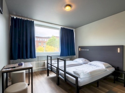 bedroom - hotel a and o hamburg hammer kirche - hamburg, germany