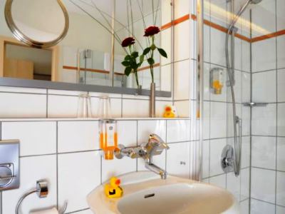 bathroom - hotel best western der foehrenhof - hanover, germany