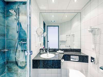 bathroom - hotel mercure hannover mitte - hanover, germany