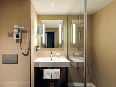 bathroom - hotel mercure hotel hannover city - hanover, germany