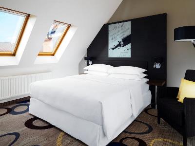 bedroom - hotel sheraton pelikan - hanover, germany