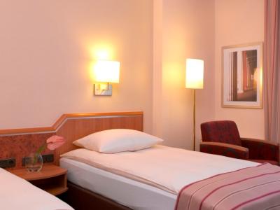 bedroom 3 - hotel leonardo karlsruhe - karlsruhe, germany