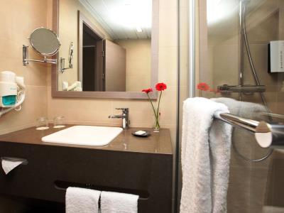 bathroom - hotel golden tulip kassel reiss - kassel, germany