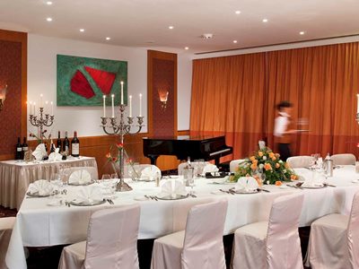 restaurant - hotel mercure tagungs and landhotel krefeld - krefeld, germany