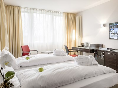 deluxe room - hotel delta hotels by marriott leverkusen - leverkusen, germany
