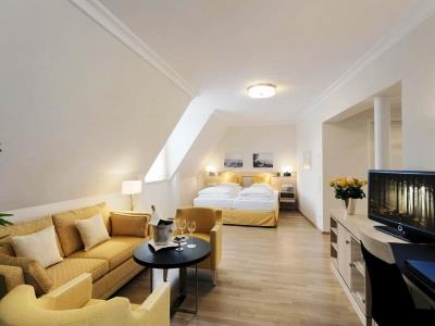 bedroom 7 - hotel bayerischer hof - lindau, germany