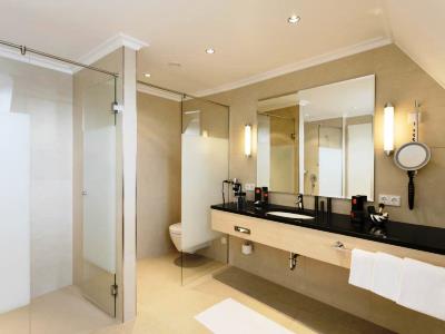 bathroom - hotel bayerischer hof - lindau, germany