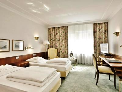 bedroom 5 - hotel bayerischer hof - lindau, germany