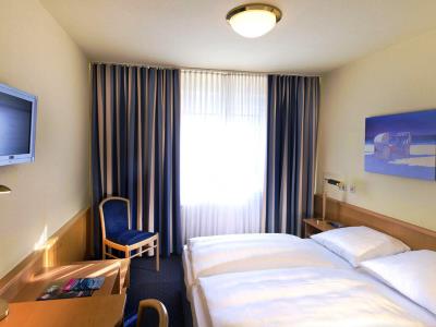 bedroom 2 - hotel tryp by wyndham lubeck aquamarin - lubeck, germany