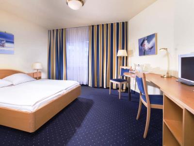 bedroom 3 - hotel tryp by wyndham lubeck aquamarin - lubeck, germany
