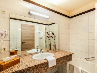 bathroom - hotel best western mainz - mainz, germany