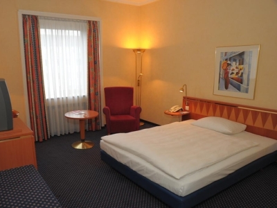 standard bedroom - hotel leonardo royal mannheim - mannheim, germany