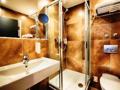 bathroom - hotel nyx hotel mannheim - mannheim, germany