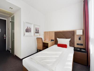 bedroom 1 - hotel achat hotel muenchen sued - munich, germany