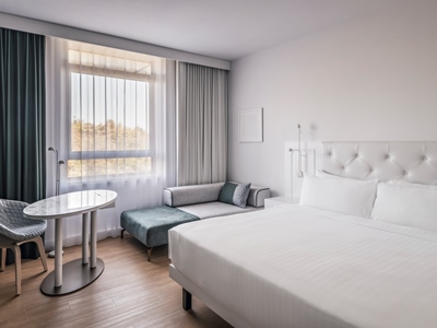 deluxe room - hotel munich marriott - munich, germany