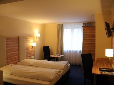 bedroom 2 - hotel daniel - munich, germany