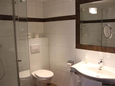 bathroom - hotel daniel - munich, germany