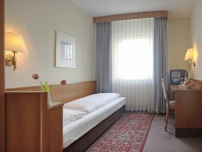 standard bedroom - hotel am jakobsmarkt - nuremberg, germany
