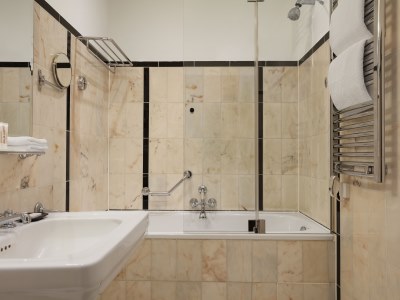 bathroom - hotel le meridien grand nurenberg - nuremberg, germany