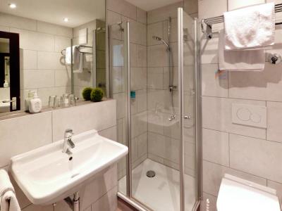 bathroom 3 - hotel ringhotel loews merkur - nuremberg, germany