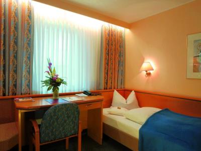 bedroom 1 - hotel ringhotel loews merkur - nuremberg, germany