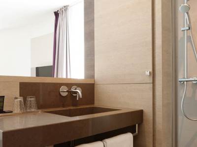bathroom 1 - hotel vienna house easy by wyndham osnabruck - osnabruck, germany