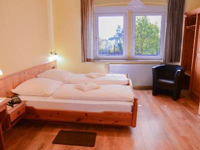 bedroom - hotel rothenburger hof - rothenburg, germany