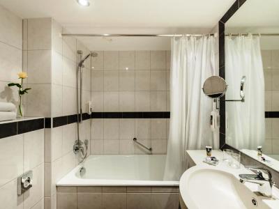bathroom - hotel mercure saarbruecken city - saarbrucken, germany