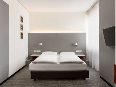 bedroom 1 - hotel vienna house easy by wyndham stuttgart - stuttgart, germany