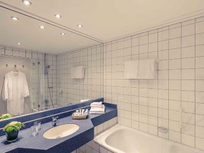 bathroom - hotel mercure trier porta nigra - trier, germany