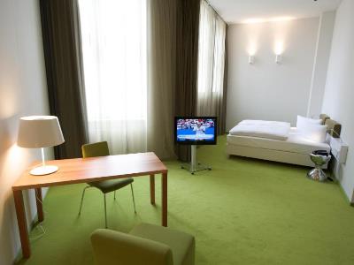 bedroom 3 - hotel wyndham garden berlin mitte - berlin, germany