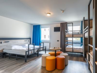 bedroom 2 - hotel a and o berlin hauptbahnhof - berlin, germany
