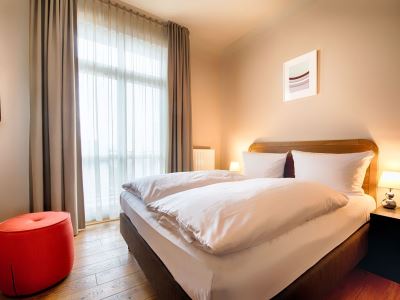 bedroom - hotel mondrian suites checkpoint charlie - berlin, germany