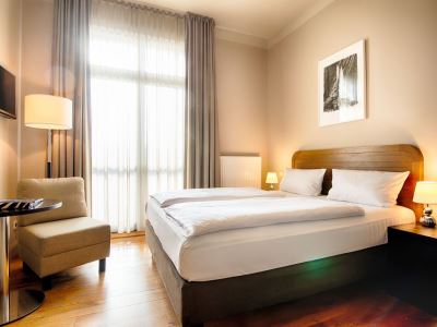bedroom 2 - hotel mondrian suites checkpoint charlie - berlin, germany