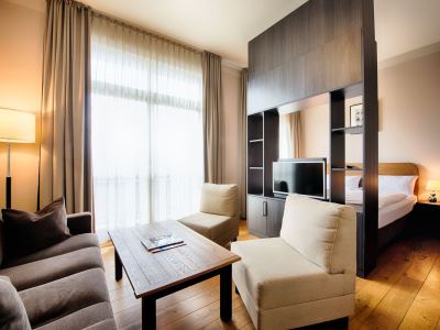 bedroom 3 - hotel mondrian suites checkpoint charlie - berlin, germany