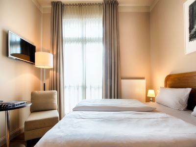 bedroom 4 - hotel mondrian suites checkpoint charlie - berlin, germany