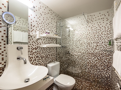 bathroom - hotel mercure berlin zentrum - berlin, germany