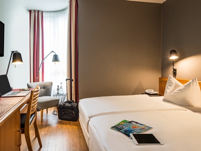 bedroom 1 - hotel mercure berlin zentrum - berlin, germany
