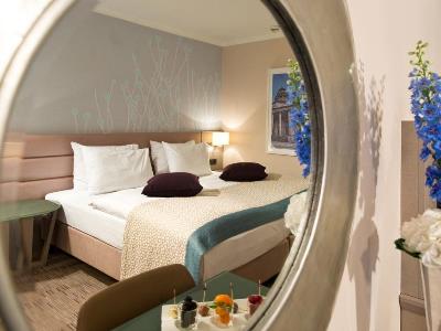 bedroom - hotel crowne plaza city centre - berlin, germany