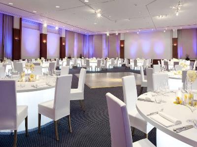 conference room - hotel crowne plaza city centre - berlin, germany