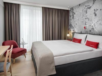 bedroom 2 - hotel intercityhotel wiesbaden - wiesbaden, germany